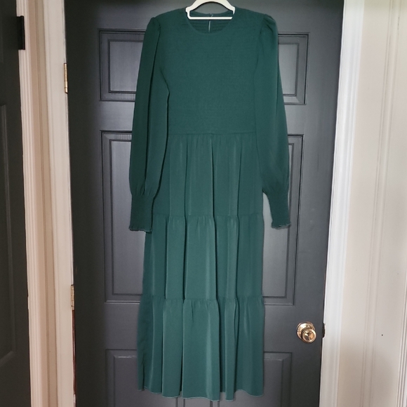 Elegant Green Long Sleeve Dress - Picture 1 of 5